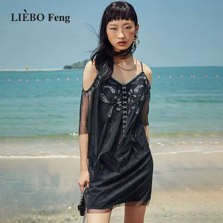 裂帛LIEBOFeng商场同款2023年夏新国潮刺绣V领黑色甜酷吊带连衣裙图片