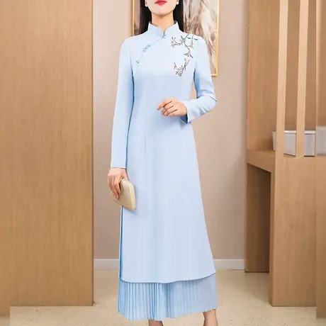 新中式改良旗袍女春秋2023年新款中年妈妈时尚气质蓝色刺绣连衣裙图片