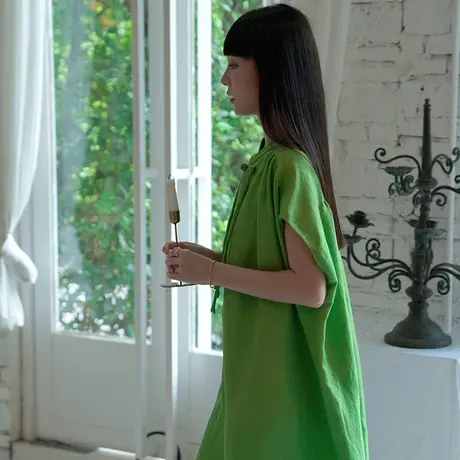 绿色连衣裙设计师女装立领秋季新中式盘扣亚麻高端气质连衣裙长款图片
