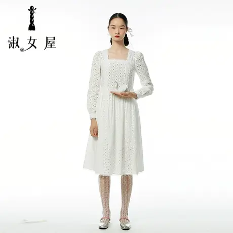 淑女屋官秋装女2023年新款独特设计感纯色绣花布方领连衣裙图片