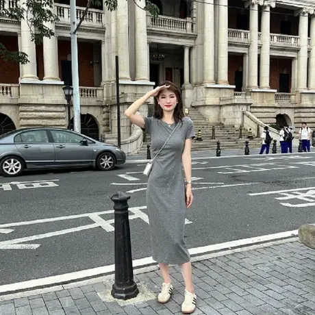 2023夏季新款韩版休闲感圆领修身长款短袖连衣裙设计感小众显瘦图片